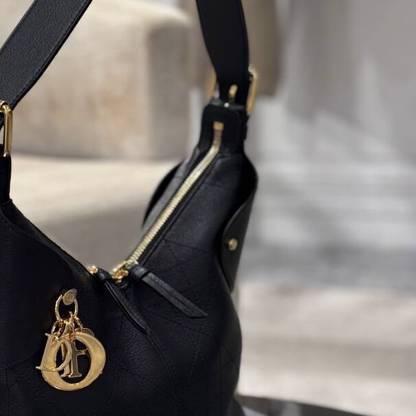 Деталь фурнитуры сумки Dior оригинал из Италии