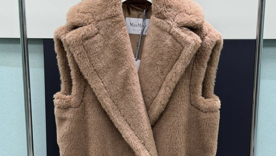 Жилет Max Mara оригинал из Италии — крупный план фактуры